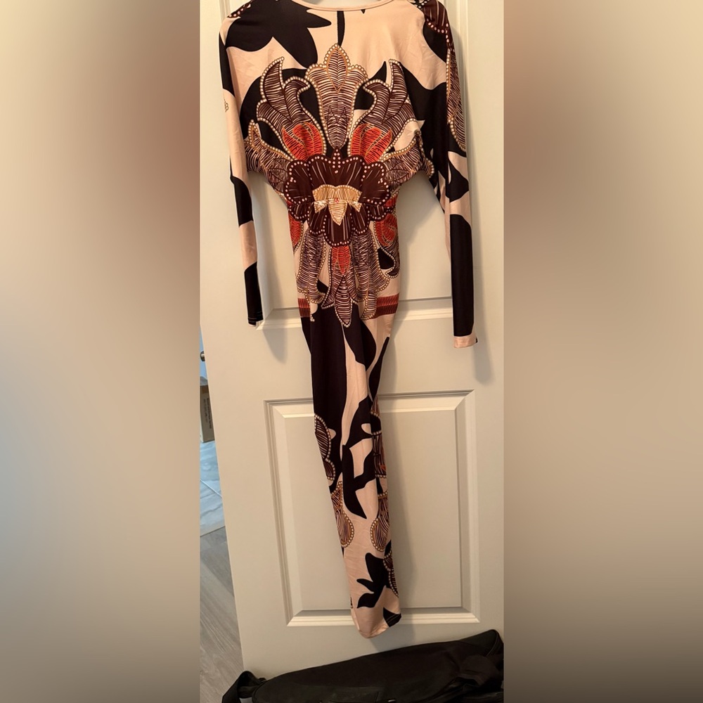 V-Neck Patterned Dress - Picture 3 of 7